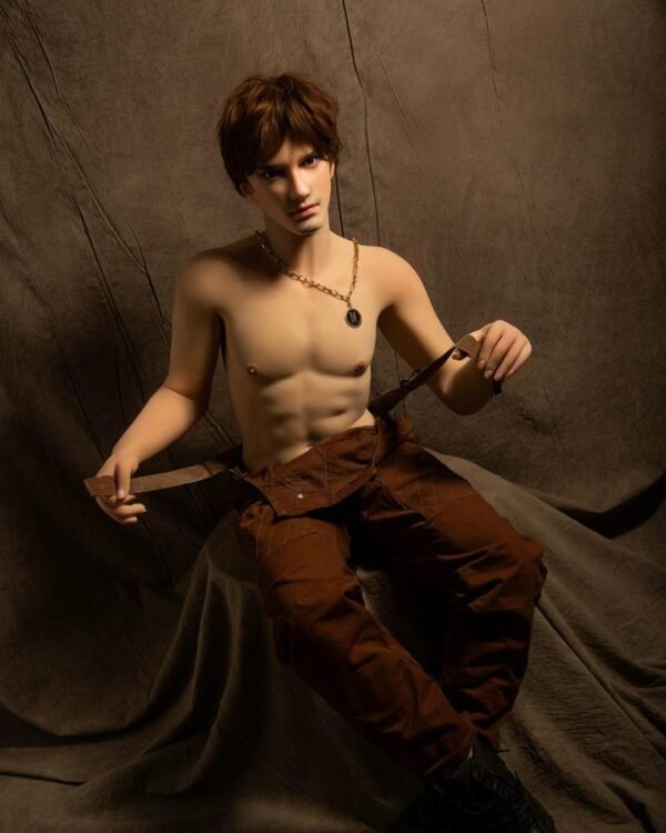 Kieran with muscular chest and seductive eyes