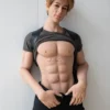 引き締まった筋肉を持つ、170cmのマットなアスレチック ゲイ セックス ドール。.