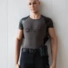 マット男性人形のリアルな顔立ちと整った外観。.